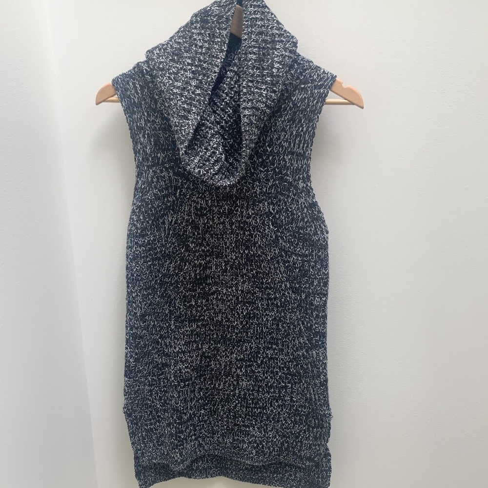 Devoted | Sleeveless Long Turtleneck Sweater